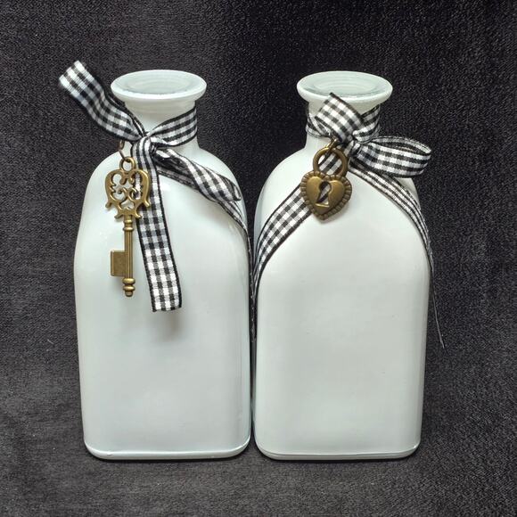 Country Mini Bud Vase Bottle Checkered Ribbon with Key & Heart Charms - Picture 1 of 8